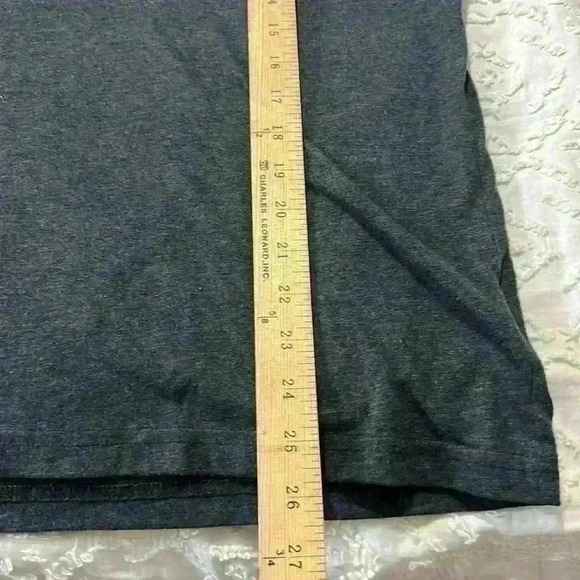 UNTUCKit Men’s Medium Gray V-Neck Short Sleeve T-Shirt - Picture 5 of 7